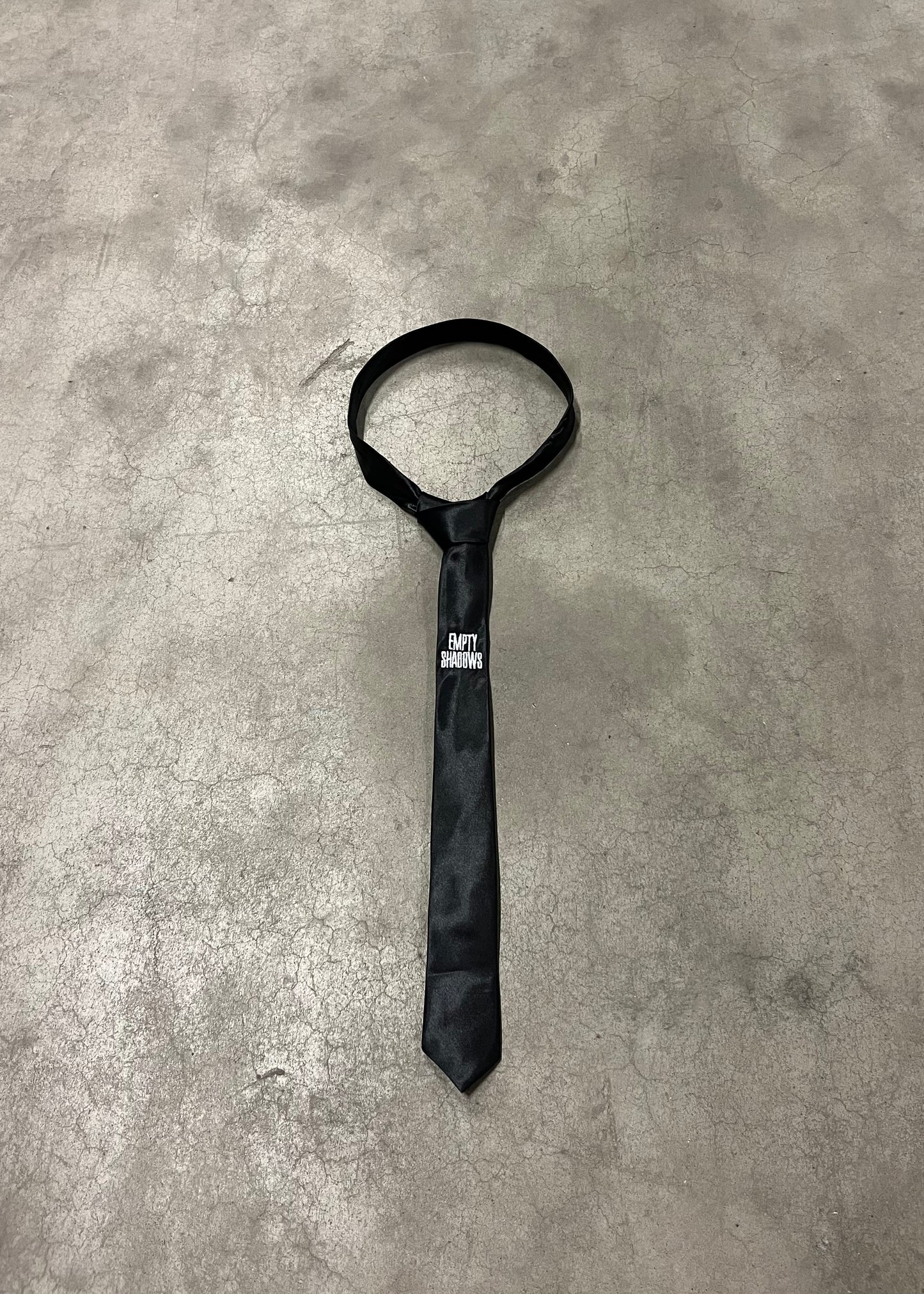 LOGO TIE