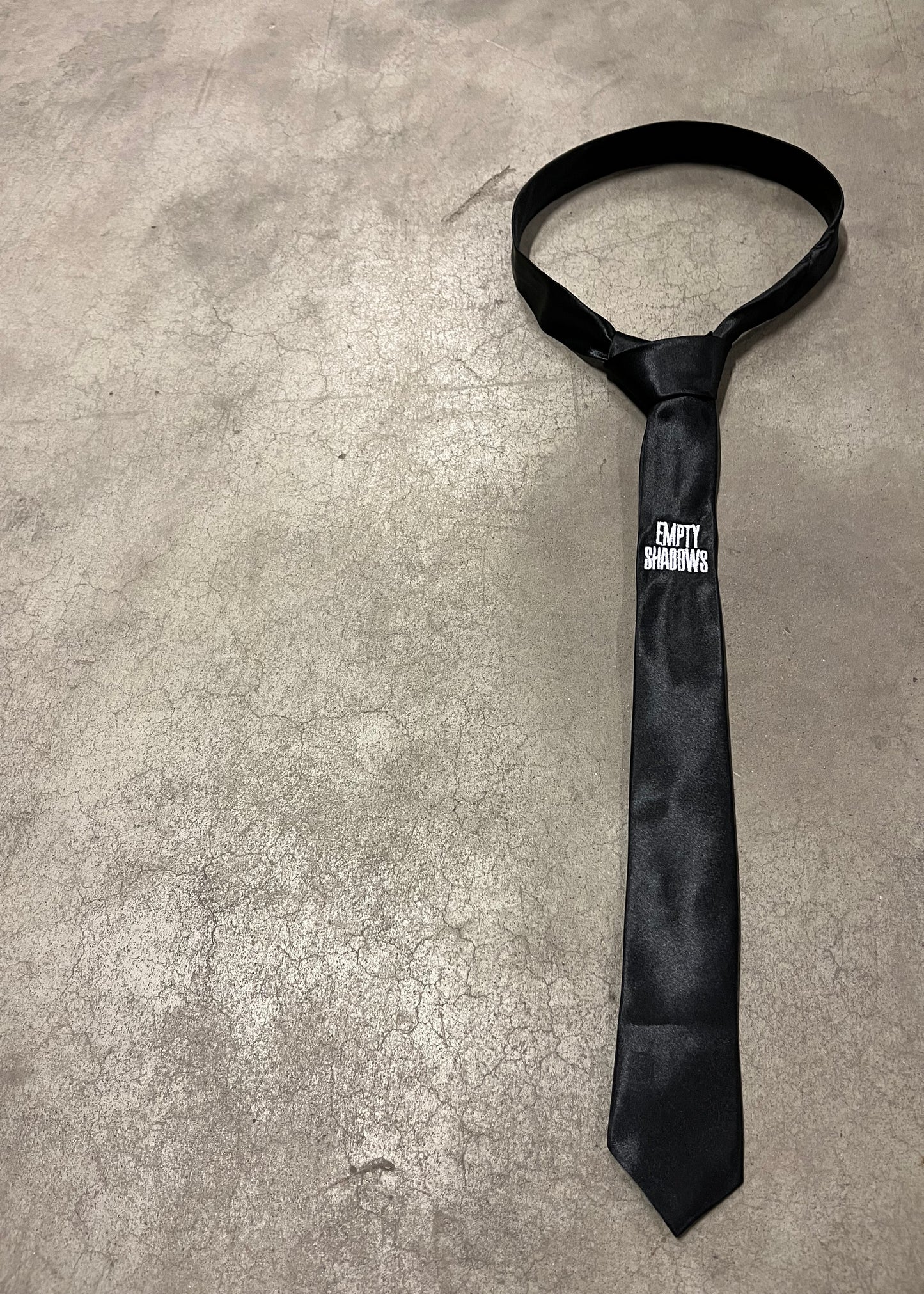 LOGO TIE