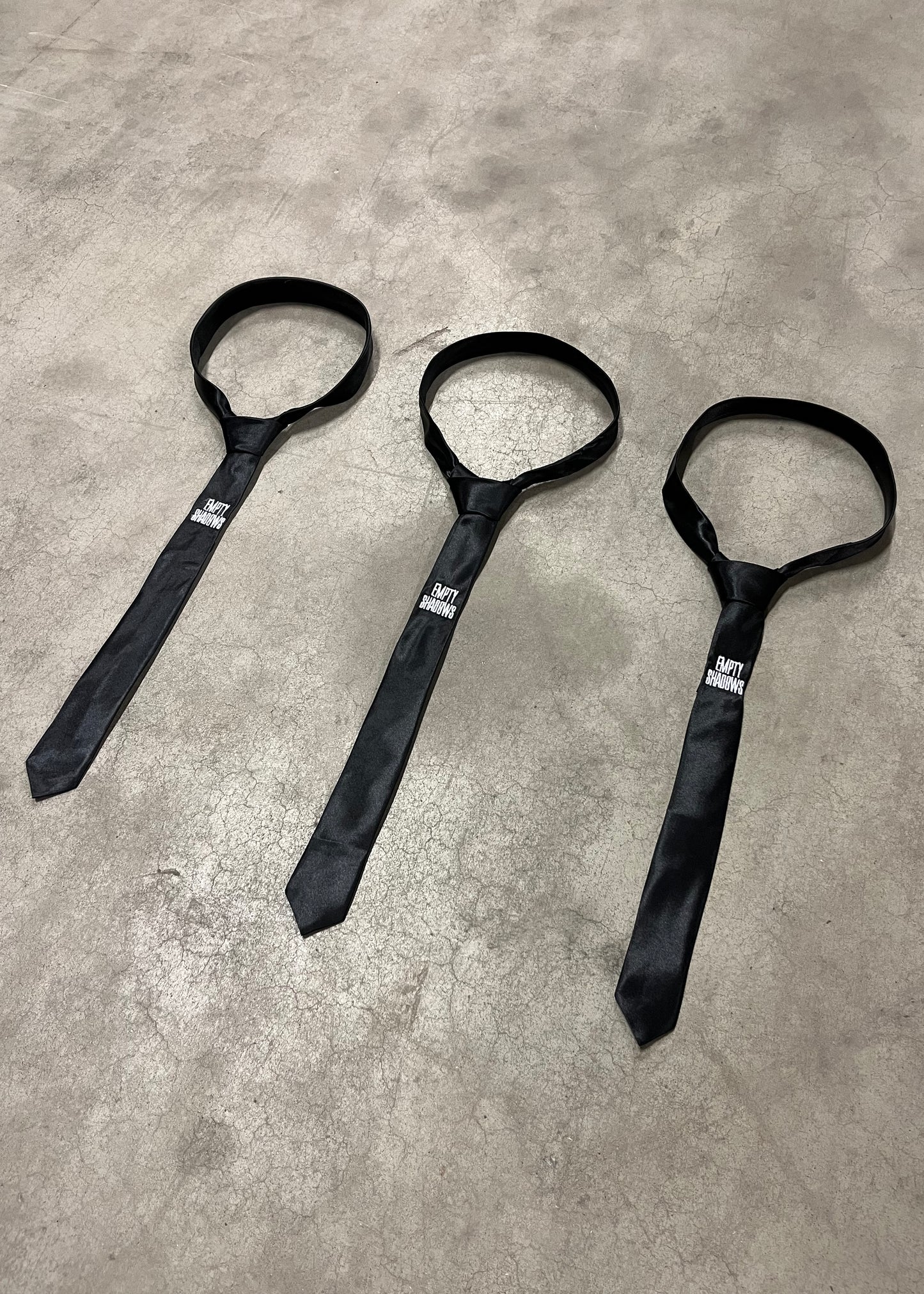LOGO TIE